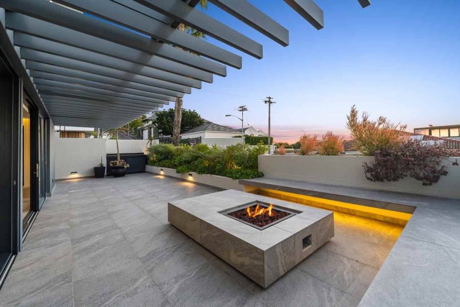 4 Bedroom Property for Sale in Fresnaye Western Cape